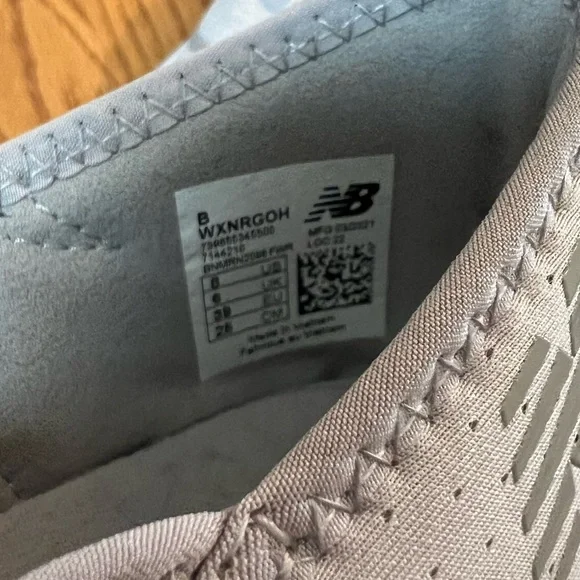 New Balance Women’s Light Gray FuelCore Sneakers, EUC, Size 8 - Picture 4 of 5